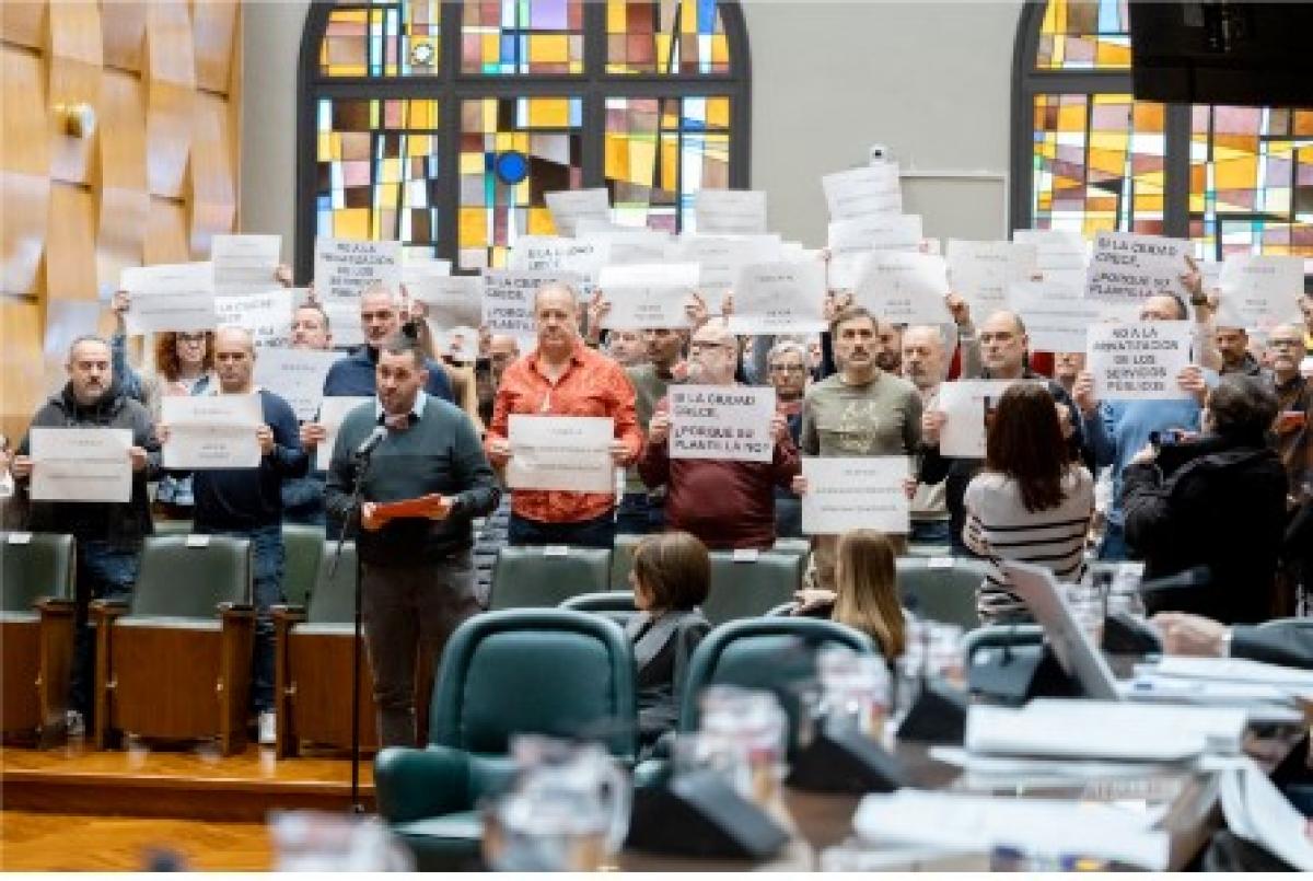 Protesta en el pleno municipal por la mejora de los servicios públicos municipales