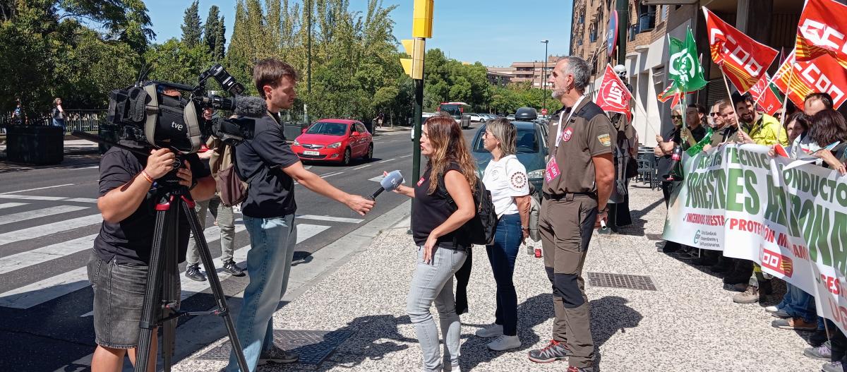 Concentración PERSONAL DGA INFOAR frente a las Cortes.